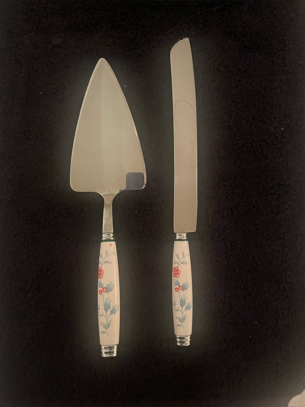 GUC Pfaltzgraff cake knife and pie server.
